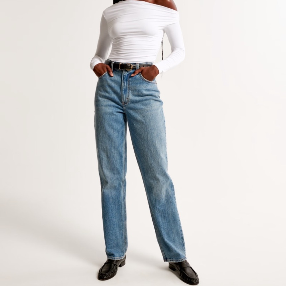 Abercrombie & Fitch 29 Ultra High Rise 90s Straight Jeans in Medium Wash